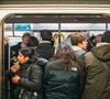Entrer dans un métro ou un ascenseur avant de laisser les autres sortir n’est pas toujours un geste volontairement irrespectueux.

Photo prise par Zoshua Colah / Unsplash