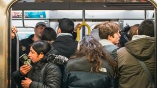 Vous entrez dans le métro avant que les autres ne sortent ? La psychologie explique pourquoi ce comportement ne fait pas forcément de vous une personne irrespectueuse