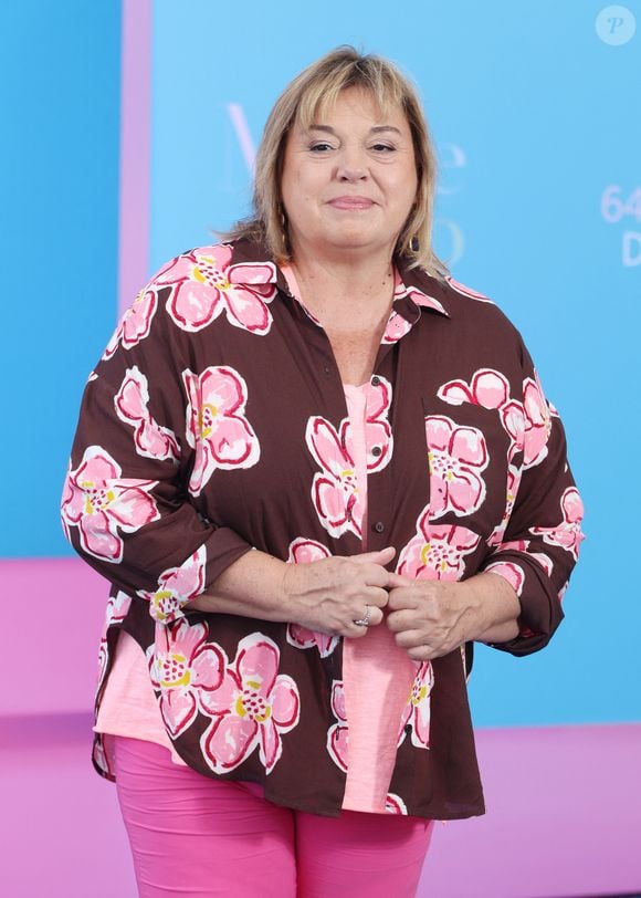 Cette maison se trouve au cœur d’une vaste forêt vallonnée, dans une région qu’elle connaît depuis l’enfance.

Michèle Bernier - Photocall de "Stagiaire" lors du 64ème Festival de Télévision de Monte Carlo au Grimaldi Forum de Monaco le 14 juin 2025.
© Denis Guignebourg / Bestimage