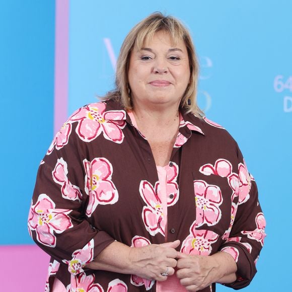 Cette maison se trouve au cœur d’une vaste forêt vallonnée, dans une région qu’elle connaît depuis l’enfance.

Michèle Bernier - Photocall de "Stagiaire" lors du 64ème Festival de Télévision de Monte Carlo au Grimaldi Forum de Monaco le 14 juin 2025.
© Denis Guignebourg / Bestimage