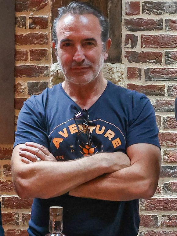 Exclusif - Jean Dujardin et ses trois partenaires, Antoine Gravouil, Olivier Carsoule et Éric Lafon, fondateurs de la distillerie Bordeaux Distilling Co, basée dans le quartier de Bacalan, lancent leur premier whisky, au nom évocateur : Aventure, à Bordeaux, France, le 1er octobre 2025. © Fabien Cottereau/Bestimage