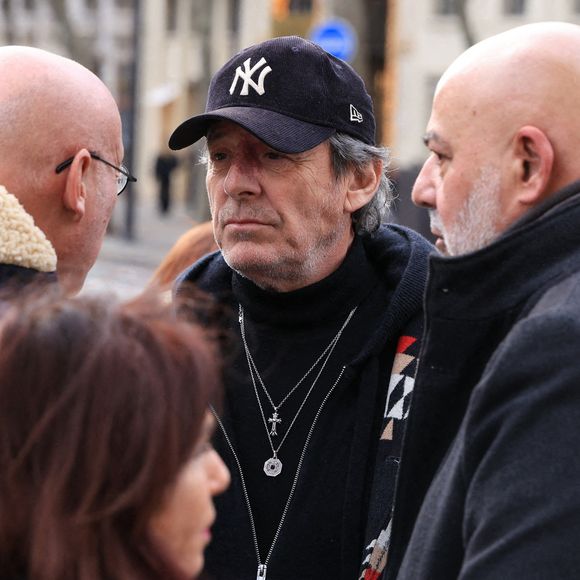 Bernard Laporte, Jean-Luc Reichmann arrivant à la cérémonie d'enterrement de Rolland Courbis à l'église de la Madeleine à Paris, France, le 14 janvier 2026. Rolland Courbis, ancien footballeur français, entraîneur et commentateur médiatique au franc-parler, est décédé à l'âge de 72 ans. Photo par Jerome Domine/ABACAPRESS.COM
