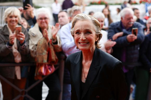 Kristin Scott Thomas pose sur le tapis rouge lors de la cérémonie d'ouverture du 36e Festival du Film Britannique et Irlandais de Dinard à Dinard, jeudi 2 octobre 2025 (Crédit image : © Mickael Chavet/ZUMA Press Wire).