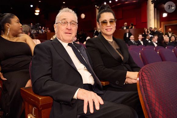 Robert De Niro, candidat aux Oscars®, et Tiffany Chen lors de la 96e cérémonie des Oscars® au Dolby® Theatre at Ovation Hollywood à Los Angeles, CA, USA le dimanche 10 mars 2024, ©sb/Avalon/ABACAPRESS.COM