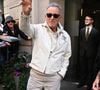 Et même en trois heures de show, la forme est là. À se demander même comment il fait. À quoi carbure Springsteen ?
Au Manchester Hôtel, Bruce Springsteen rencontre ses fans le 21 mai 2025 Backgrid UK/ Bestimage