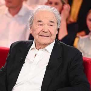 Pierre Perret lors de l'enregistrement de l'émission Vivement Dimanche, au studio Rive gauche, à Paris, France, le 22 octobre 2025, présentée par M.Drucker, diffusée sur France 3 le 16 novembre 2025. © Guillaume Gaffiot/Bestimage