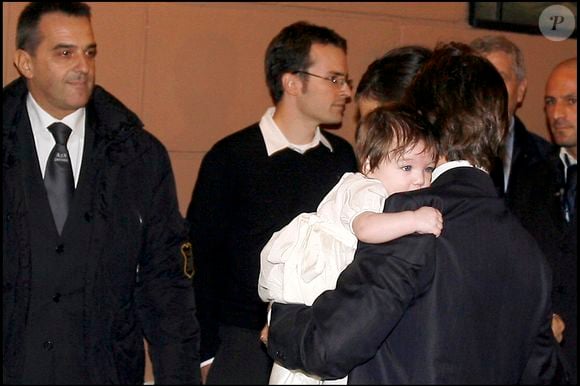 Tom Cruise et sa fille Suri accompagnée de Katie Holmes au restaurant Da Nino à Rome avant leur mariage.