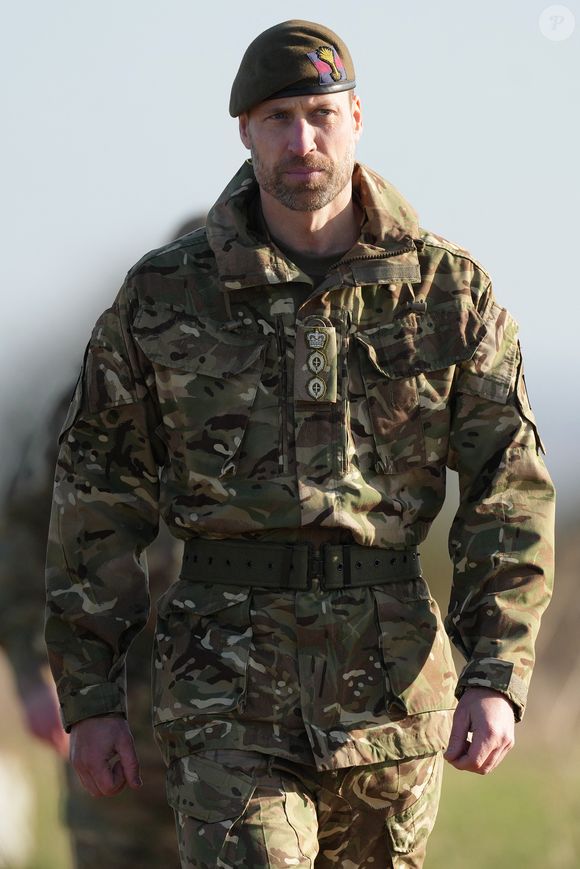 Le prince William, prince de Galles, colonel des Welsh Guards, rend visite au 1er bataillon des Welsh Guards dans la plaine de Salisbury, Royaume Uni, le 26 novembre 2024. © Aaron Chown/WPA-Pool/Bestimage