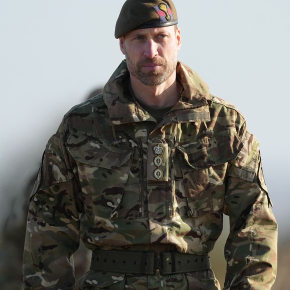 Le prince William, prince de Galles, colonel des Welsh Guards, rend visite au 1er bataillon des Welsh Guards dans la plaine de Salisbury, Royaume Uni, le 26 novembre 2024. © Aaron Chown/WPA-Pool/Bestimage