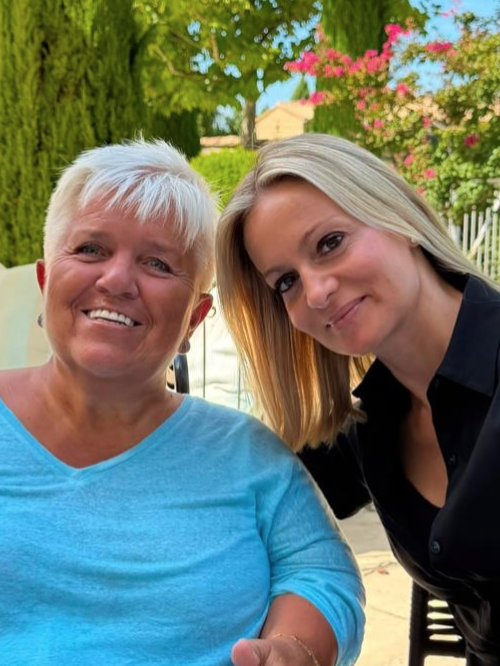 "C'était technique cette fois-ci" : Pour sa rencontre avec Mimie Mathy qui ne se déplace plus qu'en fauteuil, Audrey Crespo Mara a réalisé une interview moins classique