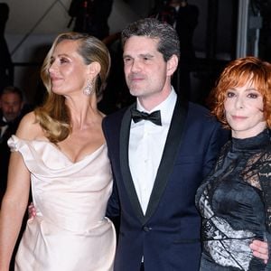 Mylène Farmer et son équipe ont été accueillies dans un domaine de la vallée de la Seine.

Cécile de France, Yann Gozlan et Mylène Farmer assistent à la projection du film « Dalloway » et au tapis rouge au Palais des Festivals de Cannes, en France, le 15 mai 2025, dans le cadre du 78e Festival de Cannes. 

Photo par Nicolas Genin/ABACAPRESS.COM