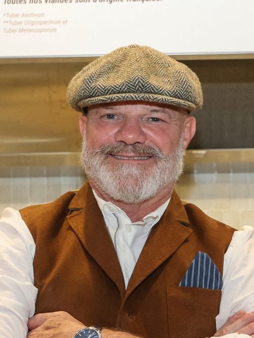 Philippe Etchebest : Loin des cuisines et des plateaux de M6, le chef excelle dans un tout autre domaine