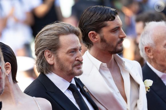 Benoit Magimel, Niels Schneider - Montée des marches du film " La bataille de Gaulle : L'âge de fer " lors du 79ème Festival International du Film de Cannes, le 20 mai 2026. © Jacovides-Moreau / Bestimage