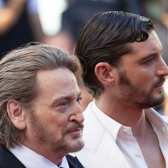 Benoit Magimel, Niels Schneider - Montée des marches du film " La bataille de Gaulle : L'âge de fer " lors du 79ème Festival International du Film de Cannes, le 20 mai 2026. © Jacovides-Moreau / Bestimage