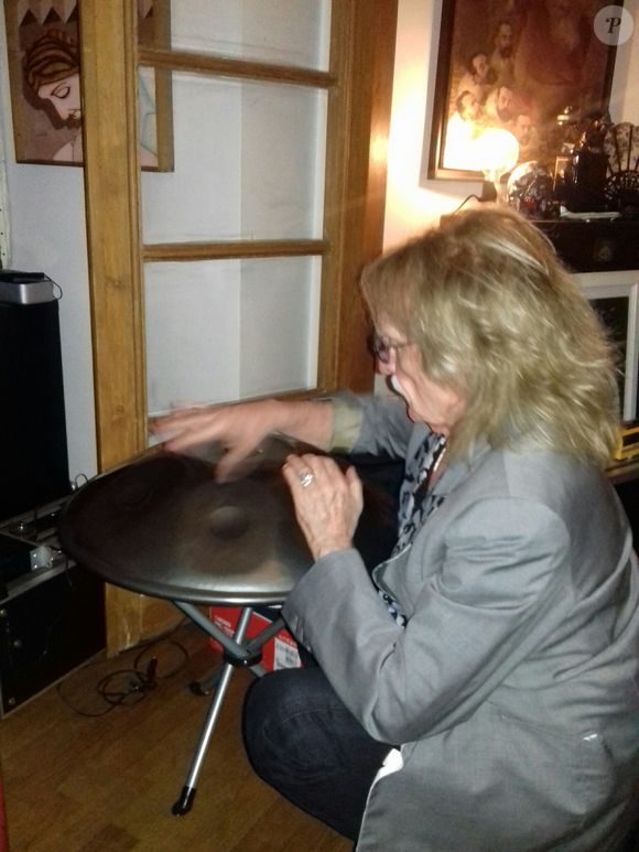 Exclusif -  Le chanteur Christophe (Daniel Bevilacqua) dans son appartement parisien avec des amis le 29 et 30 juillet 2019
© Philippe Baldini / Bestimage