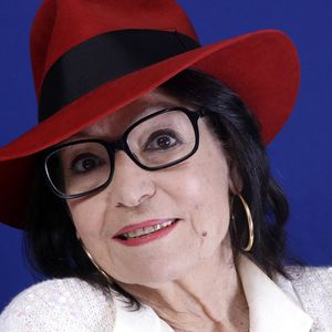 Nana Mouskouri pose lors d'une séance photo à Paris, France, en mars 2016. Photo par VIM/ABACAPRESS.COM