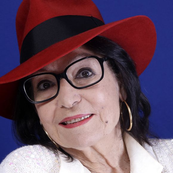 Nana Mouskouri pose lors d'une séance photo à Paris, France, en mars 2016. Photo par VIM/ABACAPRESS.COM