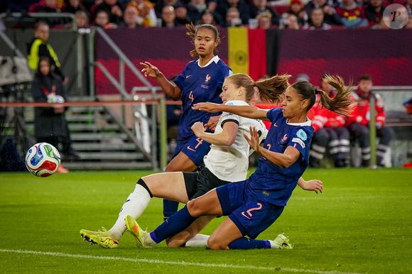 Match de football féminin en ligue des nations : L'Allemagne l'emporte sur la France 1 - 0 au Merkur Spiel-Arena à Dusseldorf le 24 octobre 2025.

© Imago / PsnewZ / Bestimage