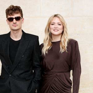 Niels Schneider et sa compagne Virginie Efira - 35ème édition des "Trophées ANDAM" dans les jardins du Palais Royal à Paris, France, le 27 juin 2024. © Christophe Clovis / Bestimage