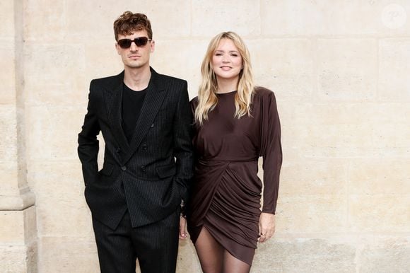 Niels Schneider et sa compagne Virginie Efira - 35ème édition des "Trophées ANDAM" dans les jardins du Palais Royal à Paris, France, le 27 juin 2024. © Christophe Clovis / Bestimage