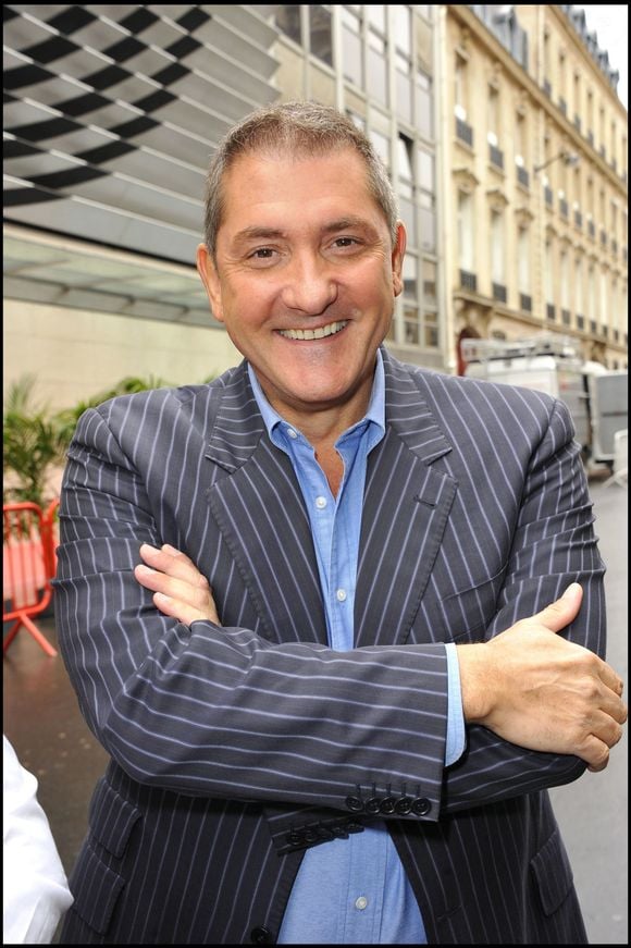 Yves Calvi à la conférence de presse de rentrée de RTL, en 2010. COADIC GUIREC / BESTIMAGE
