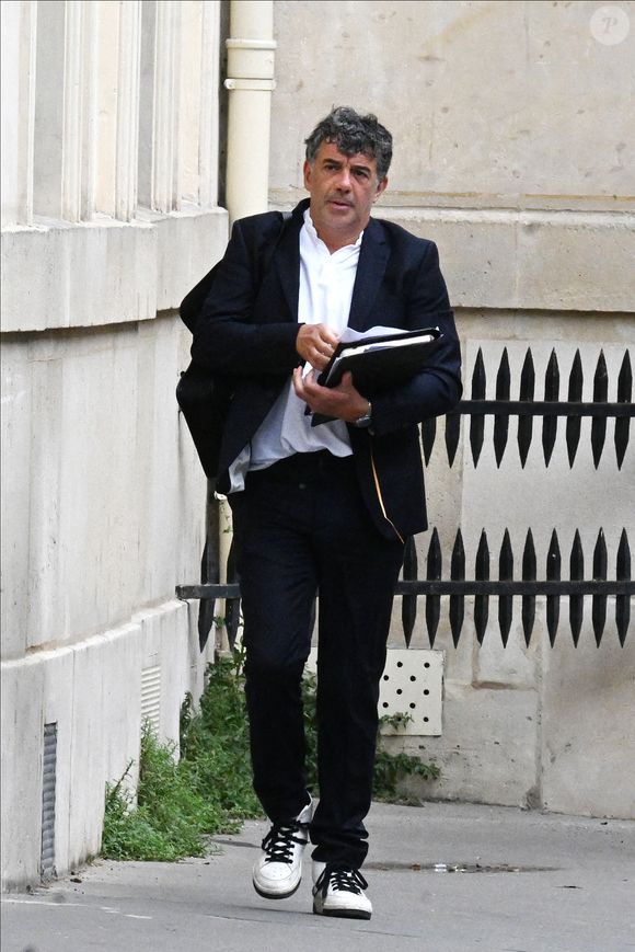 Exclusif - Stéphane Plaza arrive à la Maison de la Chimie à Paris avec ses avocats pour donner une conférence de presse le 5 juin 2025.