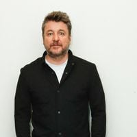 "Avec mes associés" : Déjà très présent à la télé et à la radio, Bruno Guillon travaille en parallèle sur d'autres projets