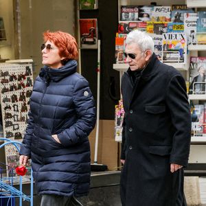 Véronique Genest et son mari Meyer Bokobza - Arrivées aux obsèques de C.Laborde en l’église Saint-Roch à Paris, le 6 février 2025. Décédée le 28 janvier 2025 à l'âge de 73 ans, l'ancienne présentatrice météo de TF1 (1988 - 2017) était atteinte de la maladie neurodégénérative à corps de Lewy. 
© Jacovides - Moreau / Bestimage