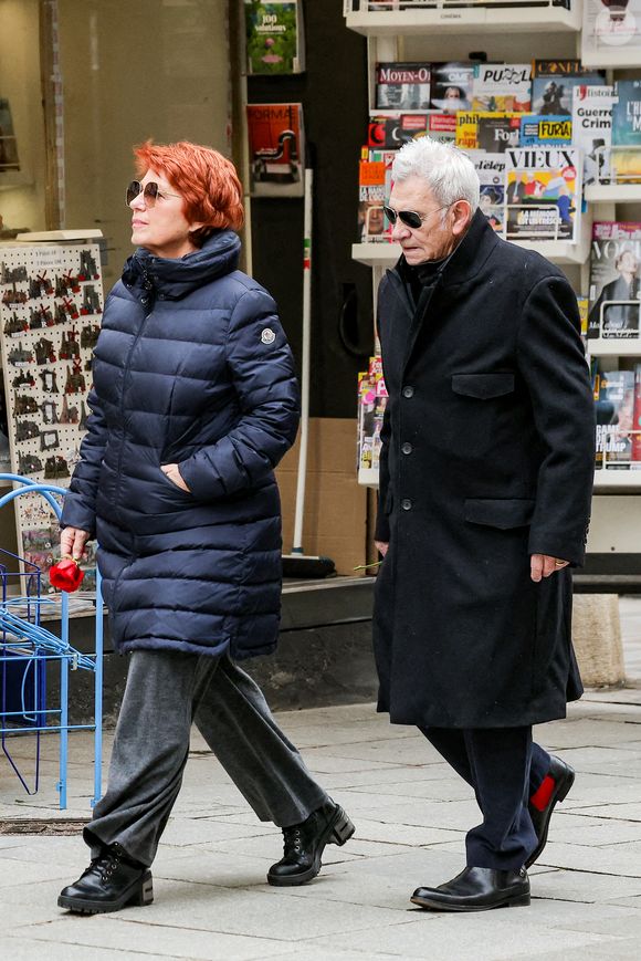 Véronique Genest et son mari Meyer Bokobza - Arrivées aux obsèques de C.Laborde en l’église Saint-Roch à Paris, le 6 février 2025. Décédée le 28 janvier 2025 à l'âge de 73 ans, l'ancienne présentatrice météo de TF1 (1988 - 2017) était atteinte de la maladie neurodégénérative à corps de Lewy. 
© Jacovides - Moreau / Bestimage