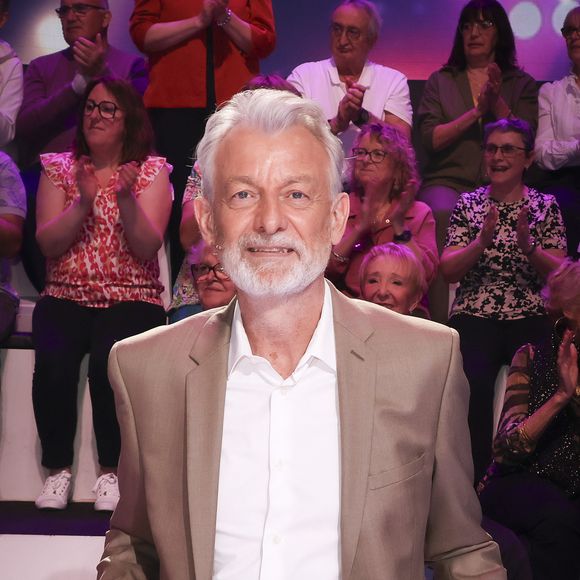 Exclusif - Gilles Verdez, lors de l'enregistrement de l'émission "On Connait La Chanson Années 90", présentée par L.Boccolini et diffusée le 19 mai 2026 sur W9, à Paris, France, le 8 avril 2026. © Jack Tribeca/Bestimage