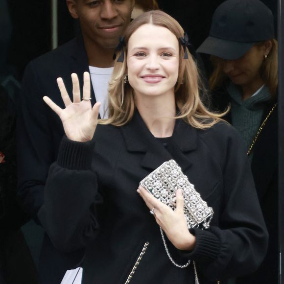 La chanteuse Angèle - Sorties du défilé de mode Haute-Couture "Chanel" au Grand Palais Ephémère lors de la fashion week de Paris. 
© Christophe Aubert via Bestimage