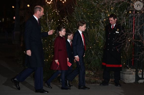 Le prince William, prince de Galles, le prince George de Galles, la princesse Charlotte de Galles, et le prince Louis de Galles, assistent au service Together At Christmas Carol à l'abbaye de Westminster à Londres, Royaume-Uni, le 6 décembre 2024. © Justin Goff/GoffPhotos/Bestimage