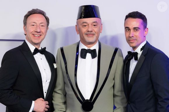 Stéphane Bern, Christian Louboutin, Yori Bailleres assistent à la 70ème édition du Bal de la Rose au Sporting Club de Monte-Carlo à Monaco, le 21 mars 2026. © Olivier Huitel/Pool Monaco/Bestimage