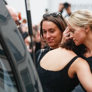 Manon Ardisson, Ninon Ardisson, Audrey Crespo-Mara - Sorties des obsèques de Thierry Ardisson en l’église Saint-Roch de Paris, France, le 17 juillet 2025. © Clovis-Jacovides/Bestimage