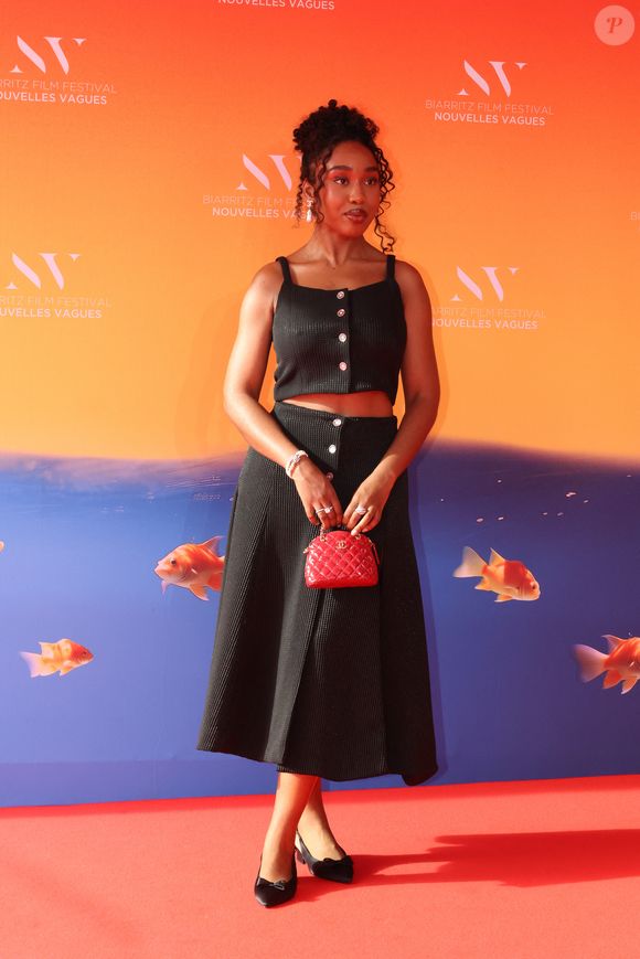 La journaliste Sally de son vrai nom Salima Poumbga - Cérémonie d'ouverture du 3ème Festival International du Film "Nouvelles Vagues" de Biarritz le 24 juin 2025. © Jean-Marc Lhomer/Bestimage