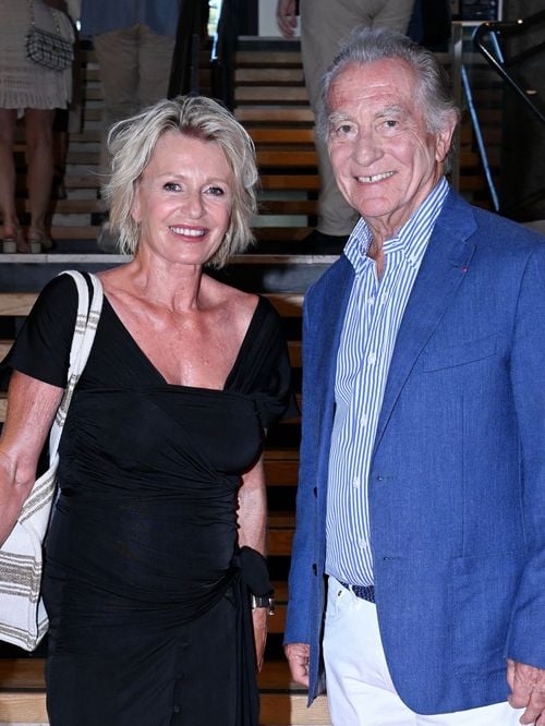 Sophie Davant et William Leymergie complices pour une sortie remarquée sur la côte atlantique