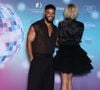 Elle a opté pour un chemisier en satin, une jupe tutu en tulle et des escarpins noirs.

Ricky Whittle et Adriana Karembeu à la soirée des Golden Nymph Awards, lors du 64ème Festival de télévision de Monte-Carlo le 16 juin 2025.

Photo : Denis Guignebourg / Bestimage