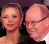 La princesse Charlene de Monaco et le prince Albert II de Monaco durant la 69ème édition du Bal de la Rose dans la Salle des Étoiles du Sporting Monte-Carlo à Monaco.
Cette année encore, c'est Christian Louboutin qui est le directeur artistique de l'événement dont le thème est "Sunset Bal" dans un décor qui a plongé les invités dans les Caraibes. © Bruno Bebert / Pool Monaco / Bestimage