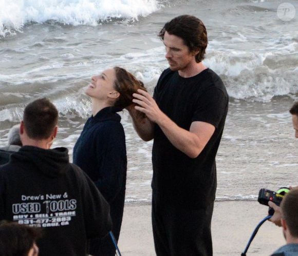 Natalie Portman et Christian Bale en tournage sur la plage à Los Angeles, CA, USA le 30 mai 2012. Photo Ramey Agency/ABACAPRESS.COM
