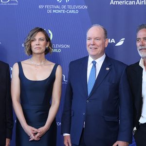 Seth Hoffman, Lauren Cohan, le prince Albert II de Monaco, Jeffrey Dean Morgan - Séance photo lors de la cérémonie d'ouverture de la 65e édition du Festival TV de Monte-Carlo, le 12 juin 2026
 © Denis Guignebourg / Bestimage