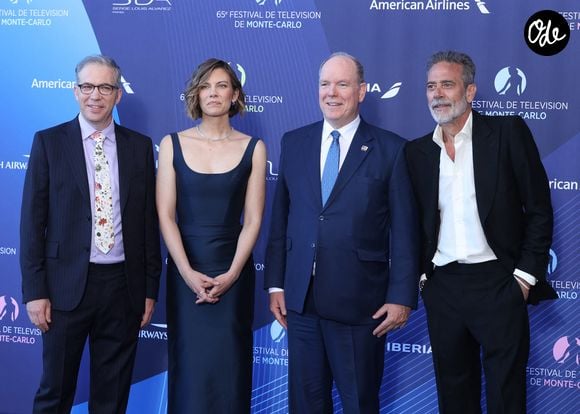 Seth Hoffman, Lauren Cohan, le prince Albert II de Monaco, Jeffrey Dean Morgan - Séance photo lors de la cérémonie d'ouverture de la 65e édition du Festival TV de Monte-Carlo, le 12 juin 2026
 © Denis Guignebourg / Bestimage