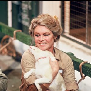 Les choix retenus reflètent les valeurs et l’engagement de Brigitte Bardot jusqu’au bout.

Archives - Brigitte Bardot visite un local de la SPA. Photo par Frederic Herve / Bestimage