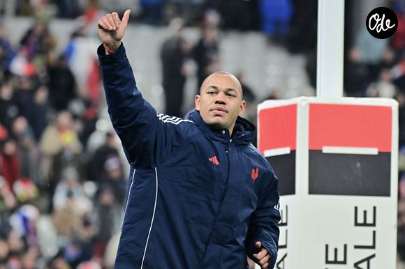 Rugby - Quilter Nations Series 2025 - France - Australie ( 48-33) au Stade de France le 22 novembre 2025 - Gael Fickou ( 12 - France ) applaudit les fans après le match Quilter Nations Series 2025 entre la France et l'Australie au Stade de France le 22 novembre 2025 à Paris, France. © Federico Pestellini / PSNewz / Bestimage