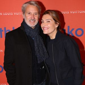 Antoine de Caunes et sa femme Daphné Roulier - Vernissage de l'Exposition Rétrospective consacrée au peintre américain Mark Rothko à la Fondation Louis Vuitton. Paris, France, le 17 Octobre 2023. © Bertrand Rindoff / Bestimage