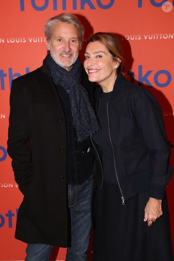 Antoine de Caunes et sa femme Daphné Roulier - Vernissage de l'Exposition Rétrospective consacrée au peintre américain Mark Rothko à la Fondation Louis Vuitton. Paris, France, le 17 Octobre 2023. © Bertrand Rindoff / Bestimage