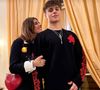 Et pas question pour elle de s'inquiéter pour le fils de David Hallyday. Si le patronyme est lourd à porter, Cameron a été à la meilleure des écoles. Élevé loin du tumulte médiatique, il possède l'expérience de sa famille.

Cameron Smet sur Instagram (Capture d'écran).