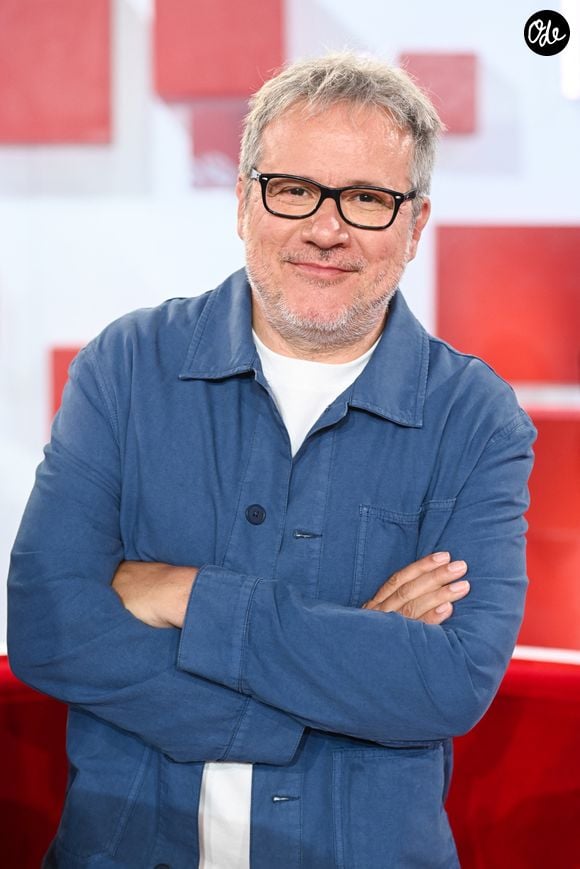 Une ambiance estivale mêlant dépaysement, nostalgie et convivialité.

 Philippe Gougler lors de l'enregistrement de l'émission Vivement dimanche spéciale Voyages au studio Rive gauche, présentée par M.Drucker, diffusée sur France 3 le 28 juin 2026, à Paris, France, le 28 mai 2026. © Guillaume Gaffiot/Bestimage