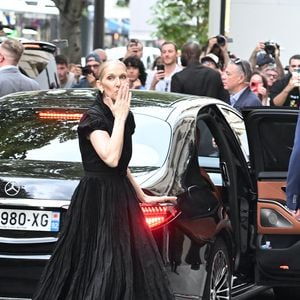 Céline Dion à la sortie de l'hôtel Royal Monceau à Paris avant l'ouverture des Jeux Olympiques (JO) de Paris 2024, à Paris, France, le 24 juillet 2024.