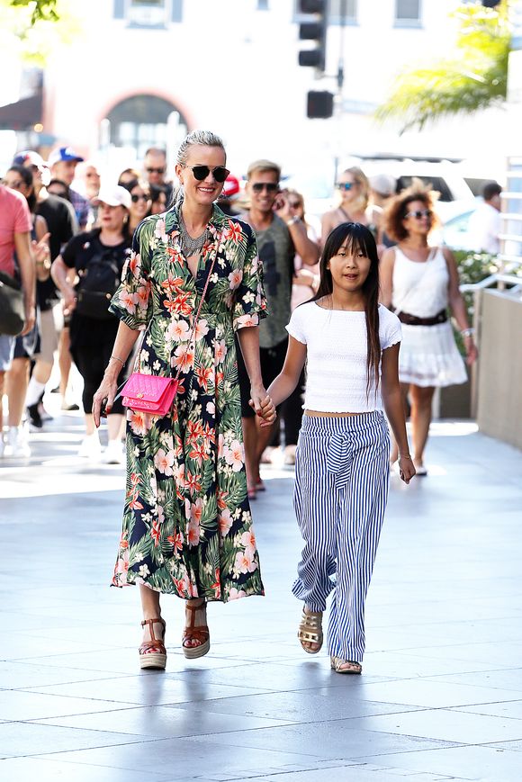 Johnny Hallyday quitte une pizzeria au volant de sa nouvelle Lamborghini Aventador à Brentwood pendant que sa femme Laeticia fait du shopping avec sa fille Jade dans Santa Monica le 20 mai 2017. © Agence / Bestimage