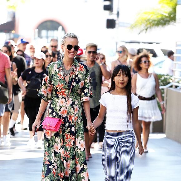 Johnny Hallyday quitte une pizzeria au volant de sa nouvelle Lamborghini Aventador à Brentwood pendant que sa femme Laeticia fait du shopping avec sa fille Jade dans Santa Monica le 20 mai 2017. © Agence / Bestimage
